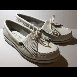 Minnetonka Moccasins White Sz 7